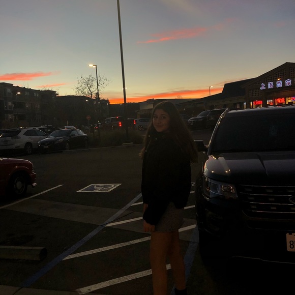 Meet your Posher, Olivia - Picture 1 of 1